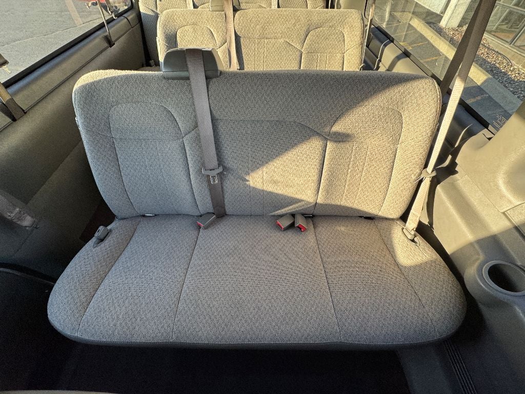 2021 Chevrolet Express Passenger 3500 1LT