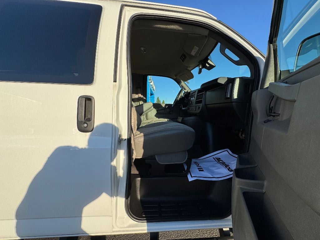 2021 Chevrolet Express Passenger 3500 1LT