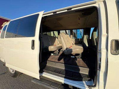 2021 Chevrolet Express Passenger 3500 1LT