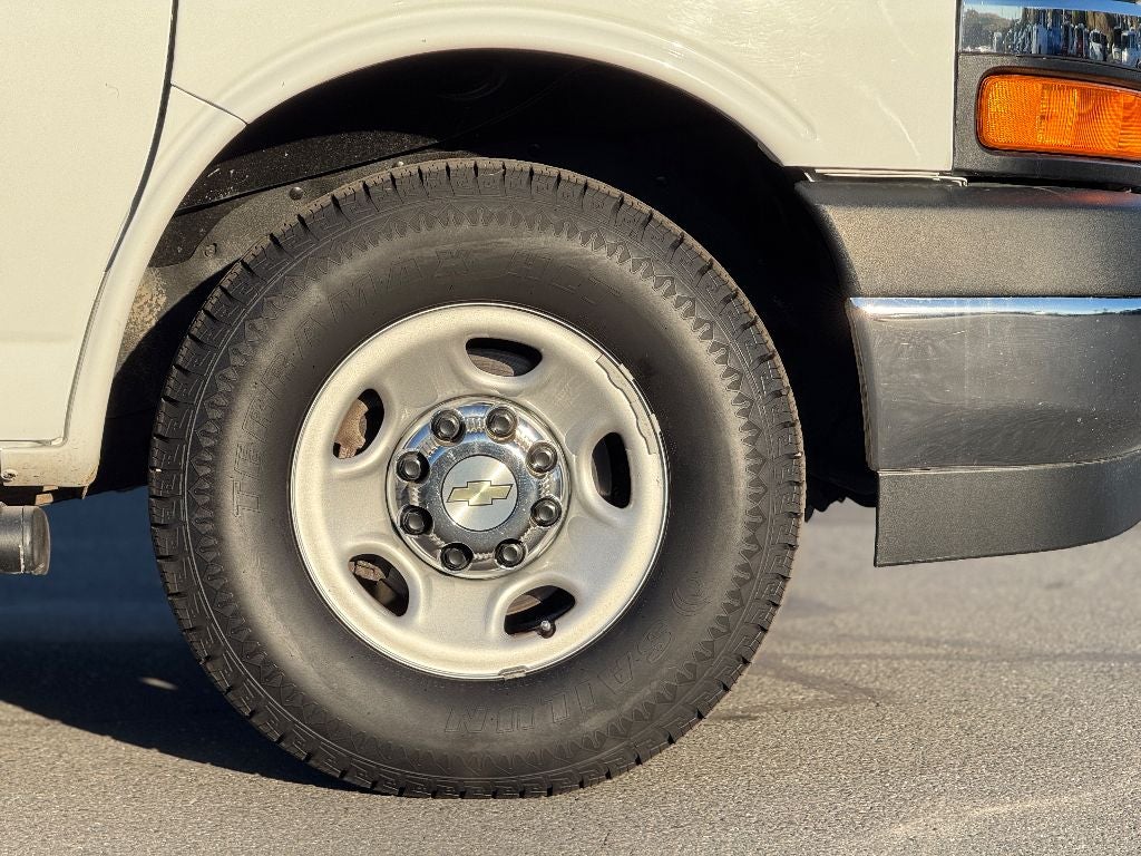 2021 Chevrolet Express Passenger 3500 1LT