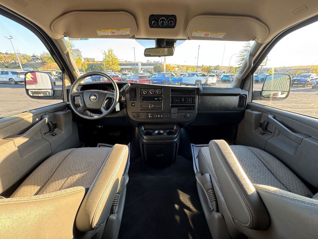 2021 Chevrolet Express Passenger 3500 1LT