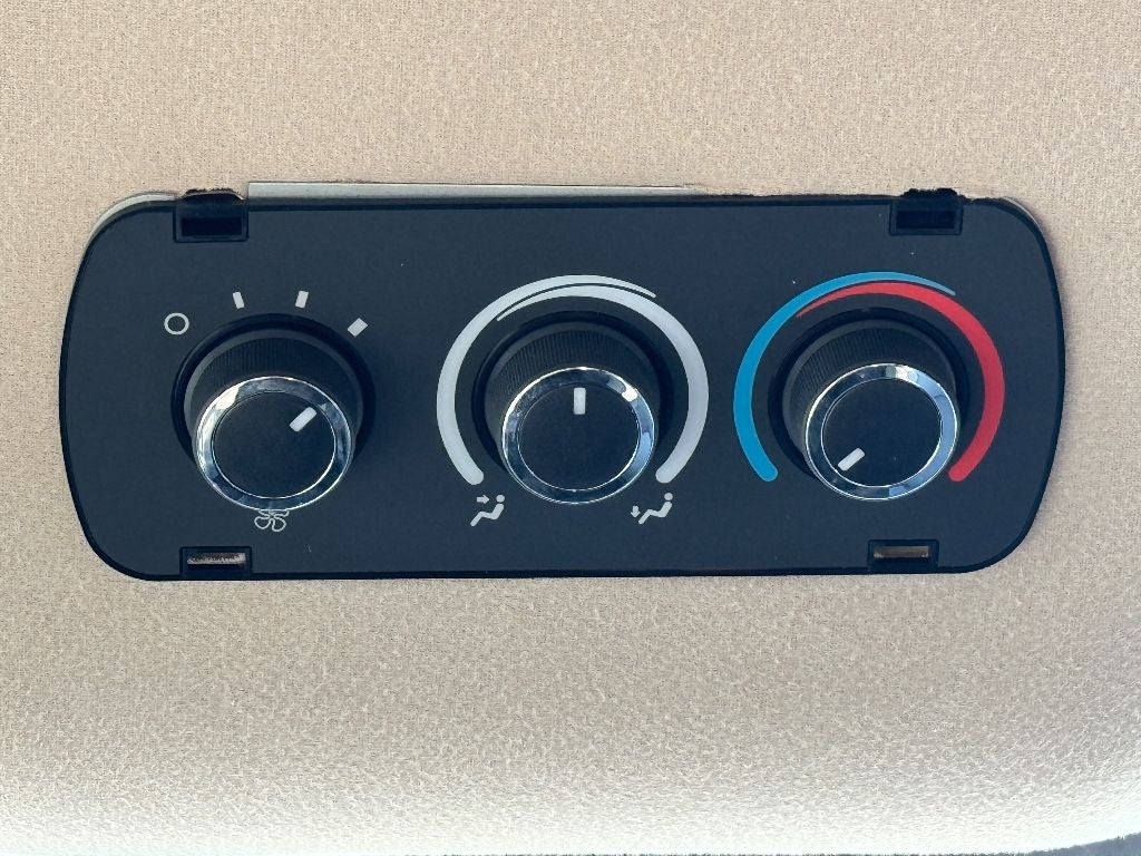 2021 Chevrolet Express Passenger 3500 1LT