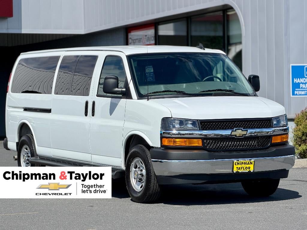2025 Chevrolet Express Passenger 1LT