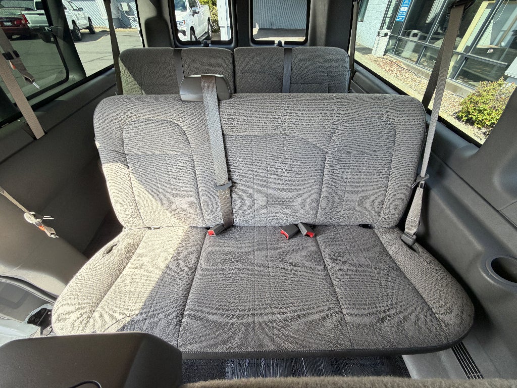 2025 Chevrolet Express Passenger 1LT