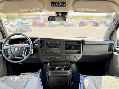 2025 Chevrolet Express Passenger 1LT