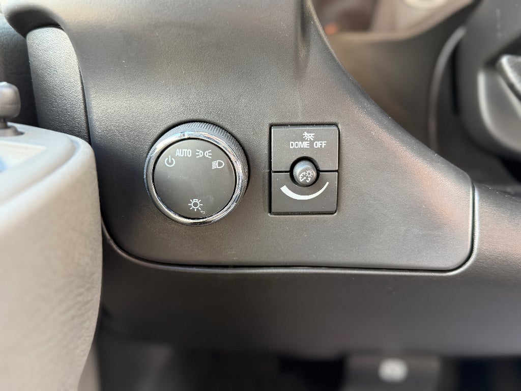2025 Chevrolet Express Passenger 1LT