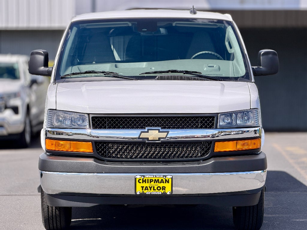 2025 Chevrolet Express Passenger 1LT