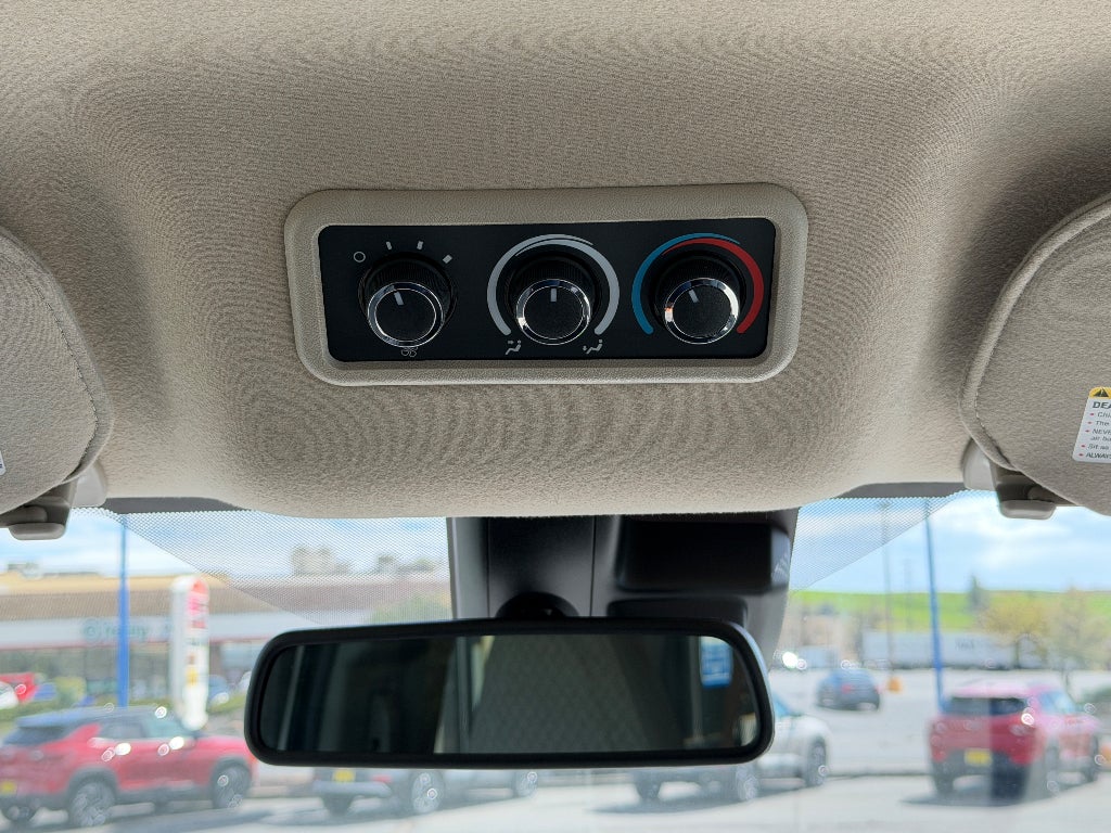 2025 Chevrolet Express Passenger 1LT