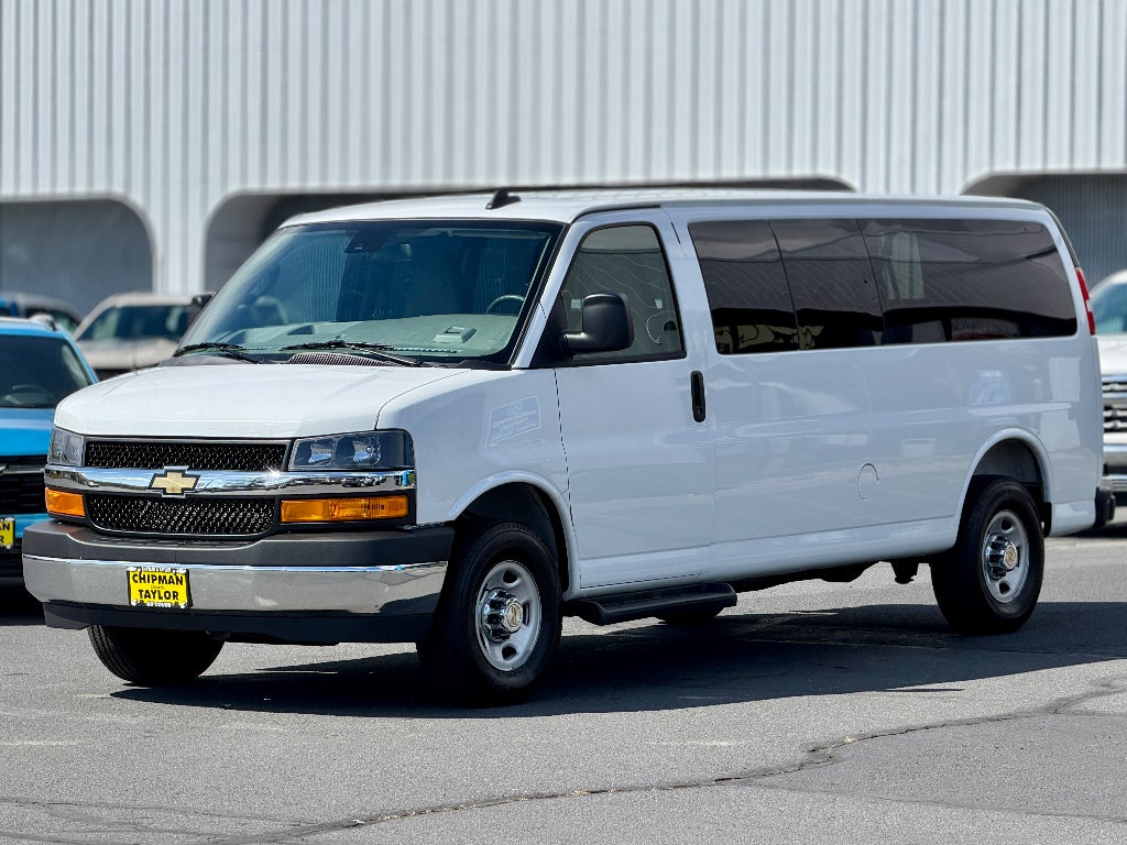 2025 Chevrolet Express Passenger 1LT