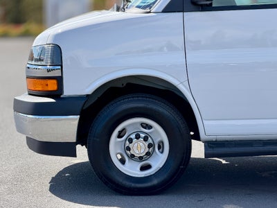2025 Chevrolet Express Passenger 1LT