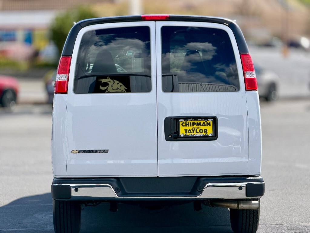 2025 Chevrolet Express Passenger 1LT
