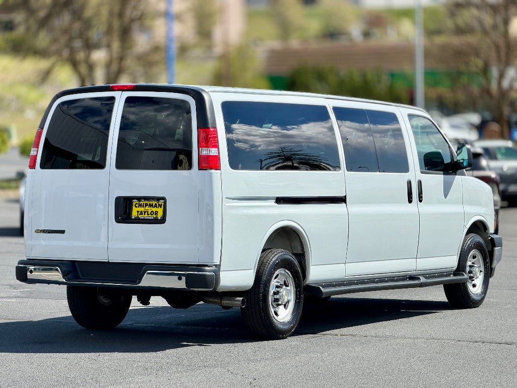 2025 Chevrolet Express Passenger 1LT