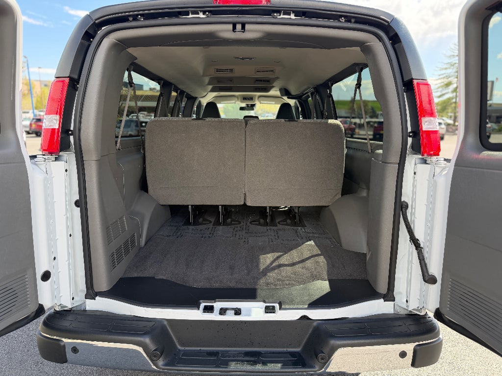 2025 Chevrolet Express Passenger 1LT