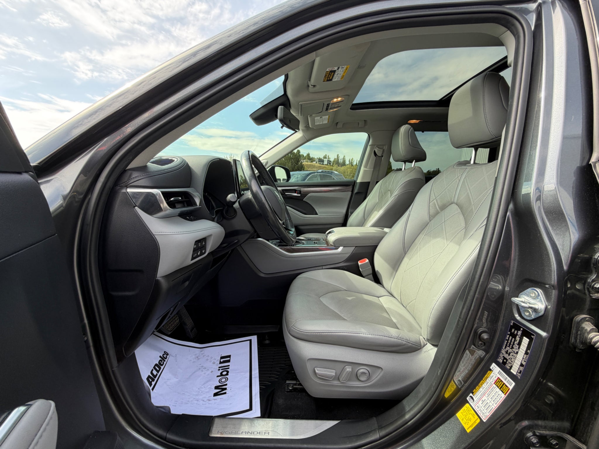 2020 Toyota Highlander Hybrid Platinum