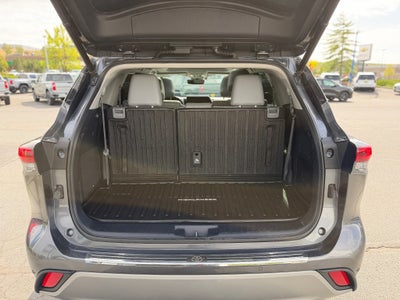2020 Toyota Highlander Hybrid Platinum